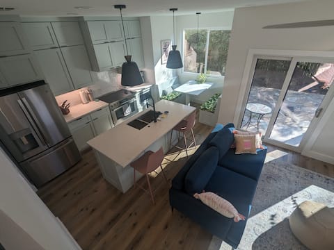 Successful Airbnb property: Funky Brentwood Back House in Brentwood