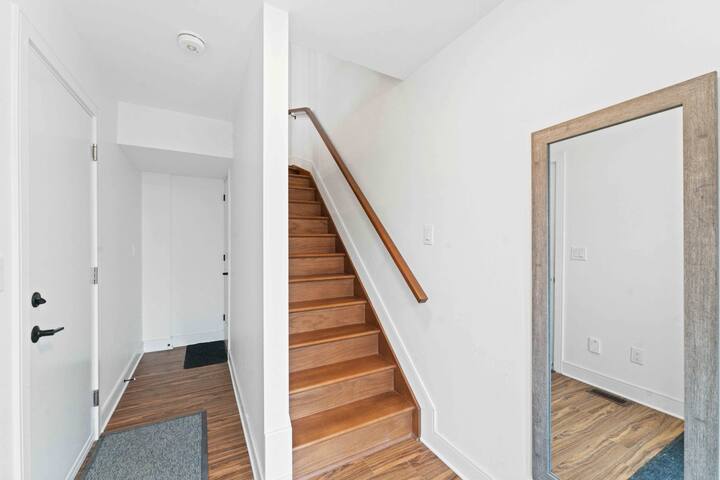 Posh 2BD *Free Parking* | Little Italy gallery image 4