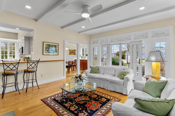 Luxurious Coastal Living - Bristol, RI