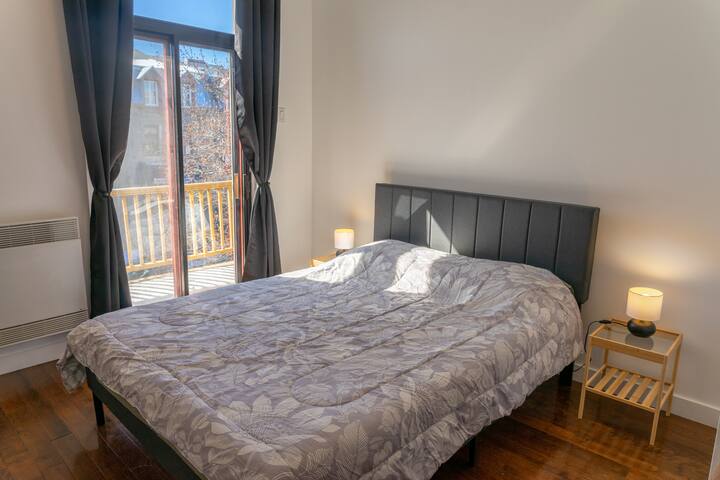 Spacious 3 Bedroom Apartment in Heart of Montreal gallery image 2