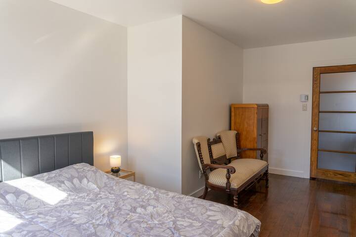 Spacious 3 Bedroom Apartment in Heart of Montreal gallery image 4