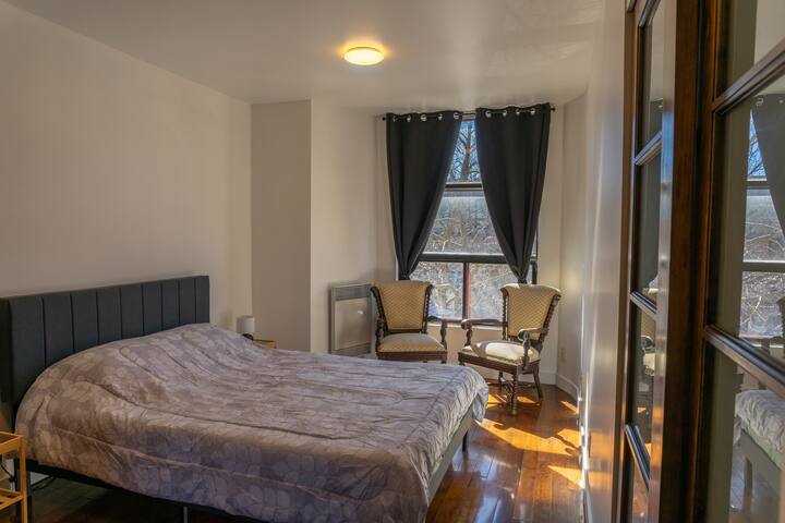 Spacious 3 Bedroom Apartment in Heart of Montreal gallery image 5