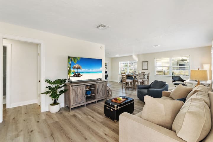 Boaters Bayshore Bungalow Ii - Hot Tub! - Naples, FL