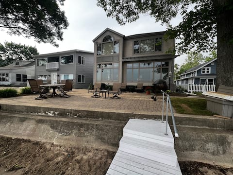 LAKE FRONT, Beach and Sandy swimming, Lake Wawasee