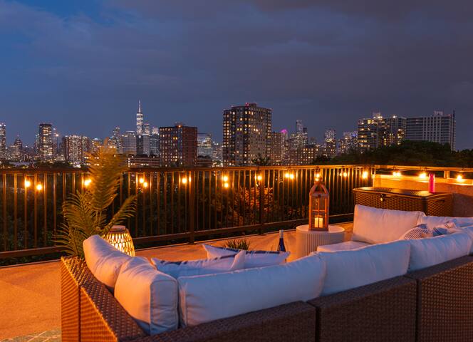 NYC Skyline Views | Modern Penthouse! Close to NYC gallery image 3
