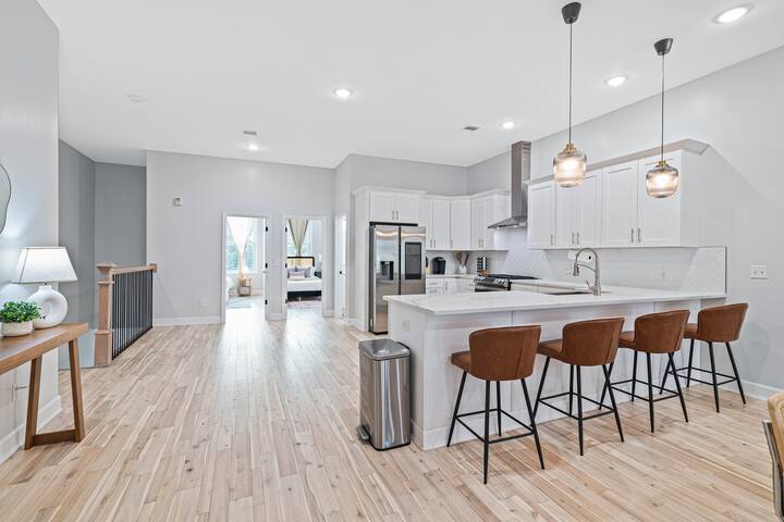 NYC Skyline Views | Modern Penthouse! Close to NYC gallery image 5