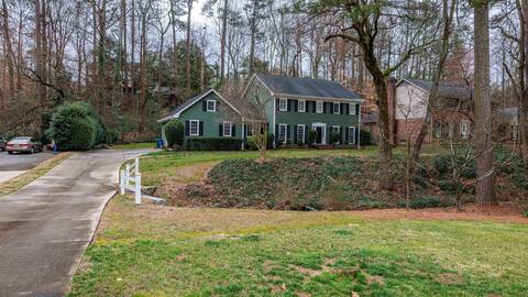 The Green House - 4BR w/ 3 renovated full baths