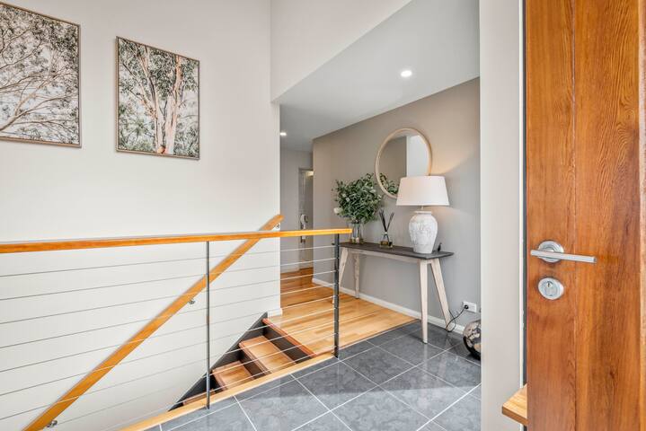 Tree Top Views – 4 Bedroom House gallery image 3