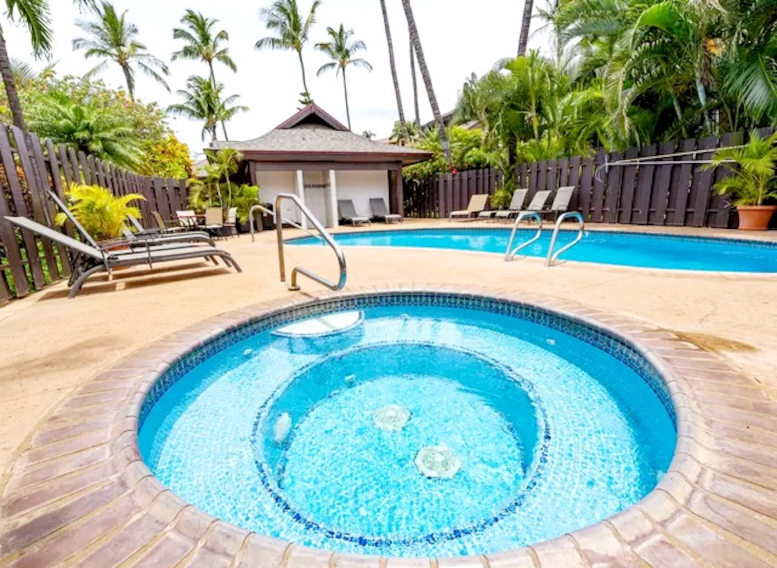 Newly Remodeled Tropical Resort - Image 14
