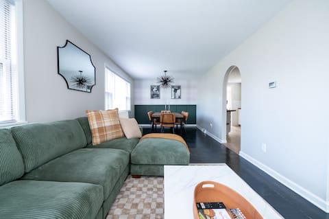 Popular Airbnb listing: Backyard, BBQ | Walk to Track, Broadway, Beekman in Saratoga Springs