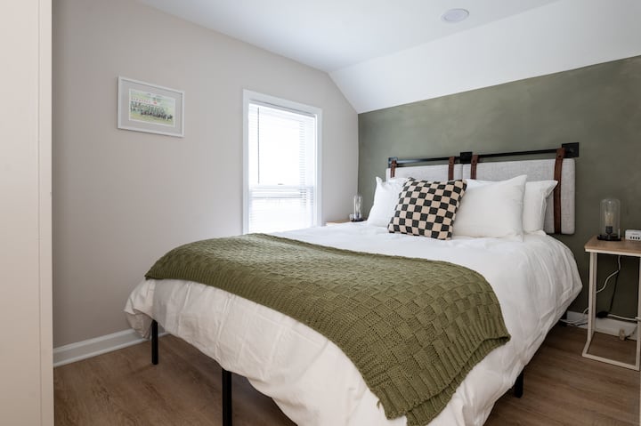 Bedroom 4 on the second floor with a queen bed. All upstairs bedrooms are equipped with 4 USB/ 4 outlet power strips on each bedside table. 