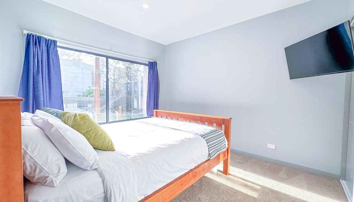 Kitanda cha Malkia Ghorofa ya chini