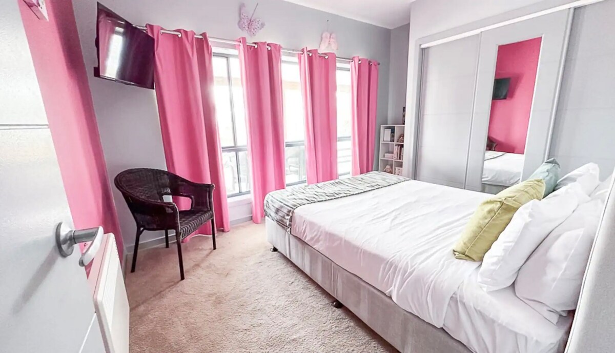 Kitanda cha Malkia Ghorofa ya chini