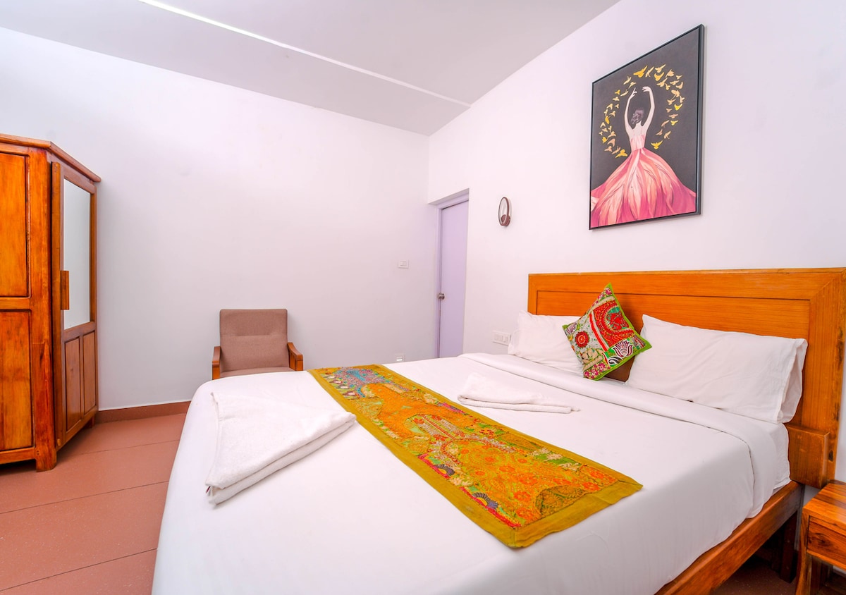 "Zhytu në ëndrra nën përqafimin me yje të parajsës sonë të qetë."