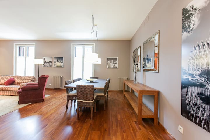 Serennia Deluxe 5 bedrooms apart gallery image 3