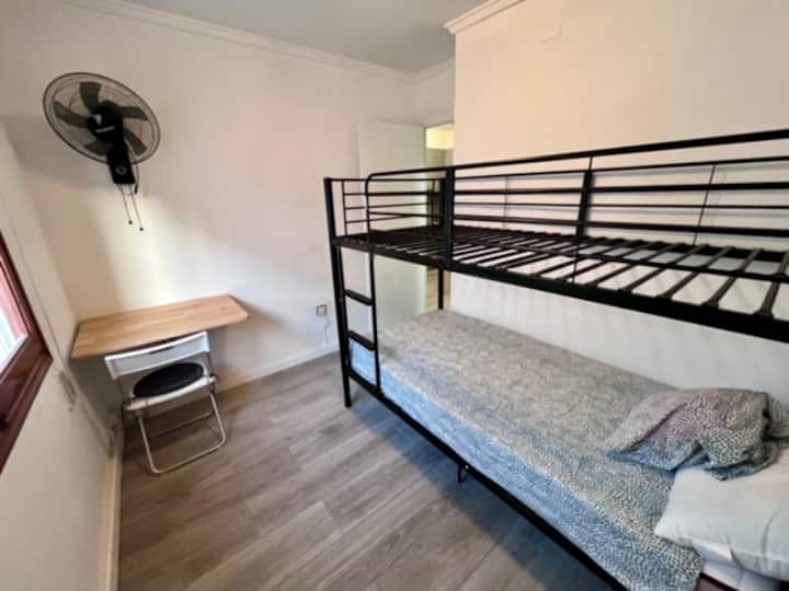 habitación 2 con 3 camas individuales 
