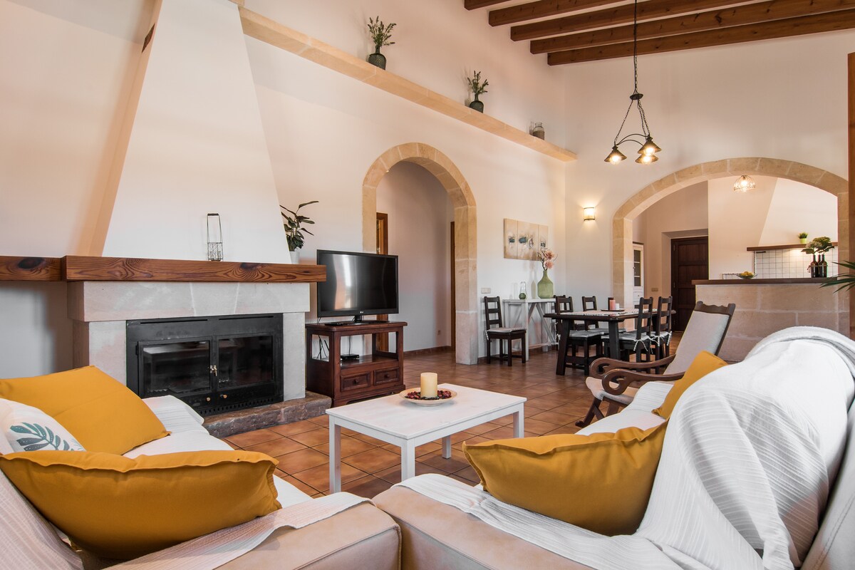 Annonce Airbnb populaire: Na Banya farm à Sant Llorenç Des Cardassar