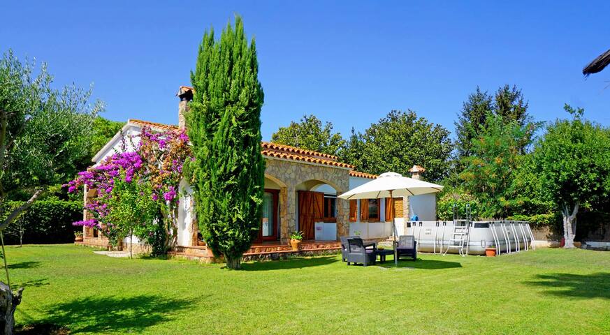 House in Viladamat with pool on the Costa Brava