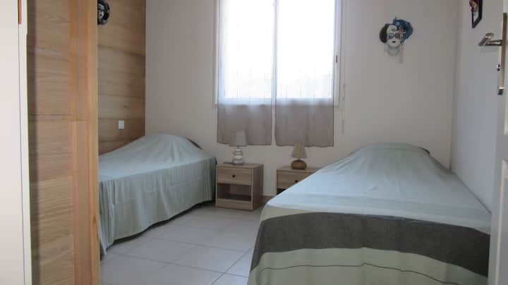 חדר שינה 2 מצויד ב -2 מיטות ב -90/190