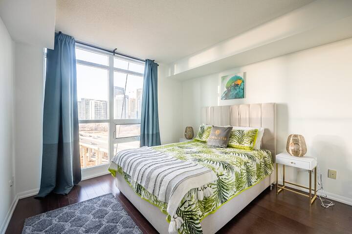 Panoramic Lakeside Retreat: 2 BR with Terrace gallery image 3