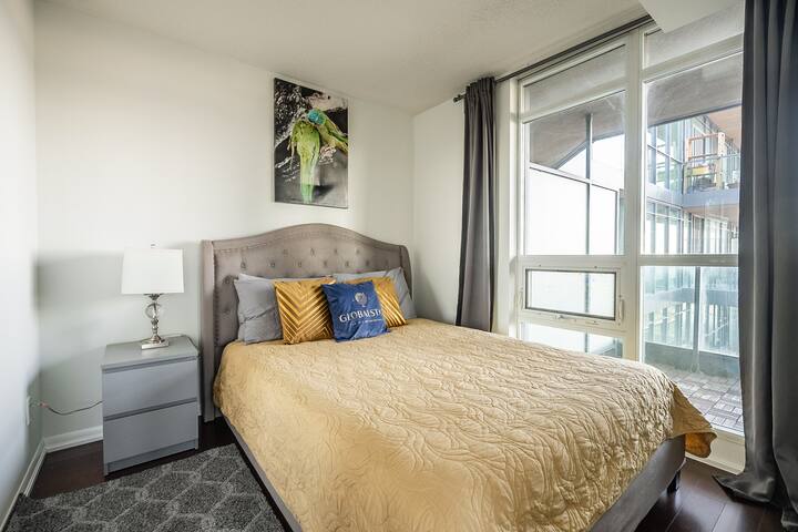 Panoramic Lakeside Retreat: 2 BR with Terrace gallery image 4