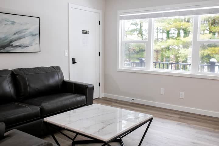Spring Lake | Smart Tvs | Bbq | Balcony! | No Pets - Grand Haven, MI