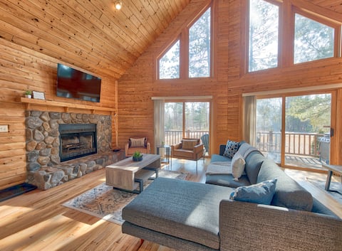 Modern Cabin Sits On 10 Acres! Near Ski Resorts!