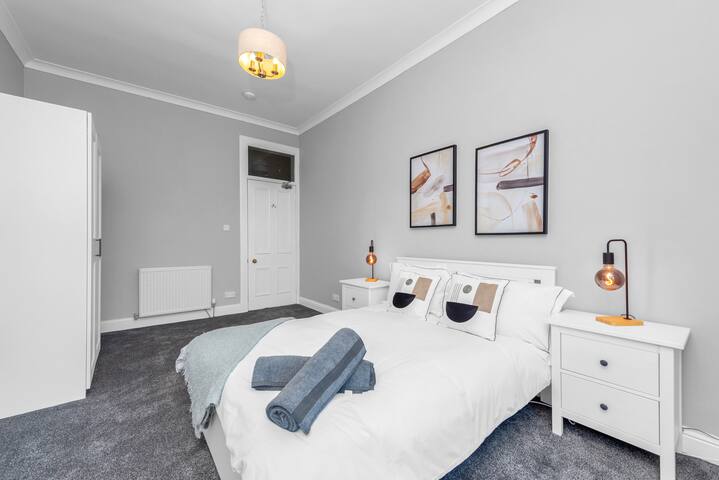 Newly Refurbished 3 bedroom flat gallery image 5