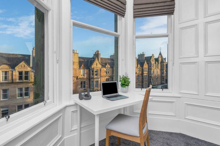 Newly Refurbished 3 bedroom flat gallery image 4