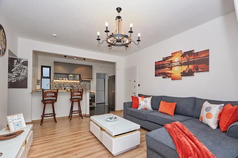 Sunset Escape Apartment: Cosy Stay w/Gym & Pool