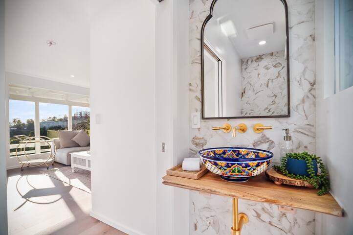 Stunning View Sunset Plaza Home gallery image 5