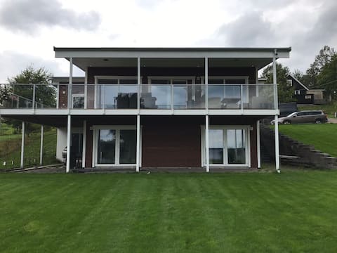 Popular Airbnb listing: Fantastic villa with lake view in Hylte
