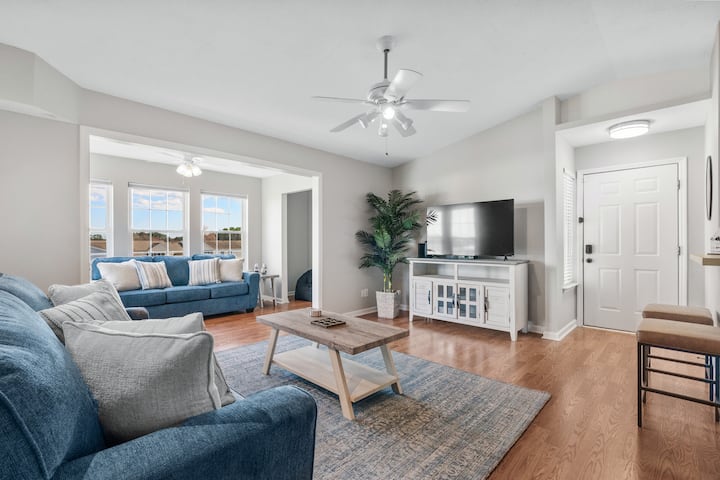 Modern Surfside Condo - Near Beach, Pool & Golf! - Garden City, SC