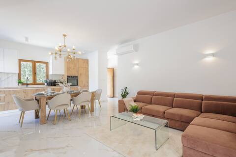 Top performing Airbnb: House Terra in Općina Marina