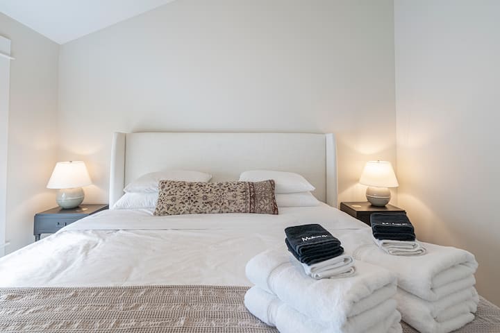 Unwind in this serene suite featuring a king-sized Nectar mattress, organic cotton linens, phone chargers, and a flat-screen TV. Thoughtfully designed with comfort and relaxation in mind, it’s the perfect retreat to recharge after a busy day.
