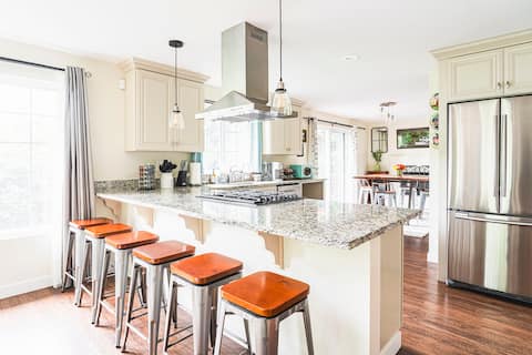 Hillside Cottage w/ Chef's Kitchen m/s Seattle