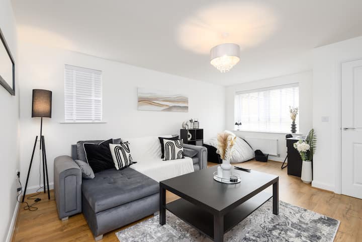 Spacious 3-bed Home W/ Garden & Driveway |Sleeps 7 - Whitstable