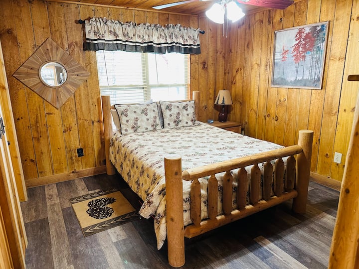 Master on main queen size bed