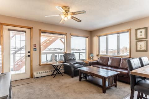 The Old Town Landing: Lakefront Retreat (Unit 201)