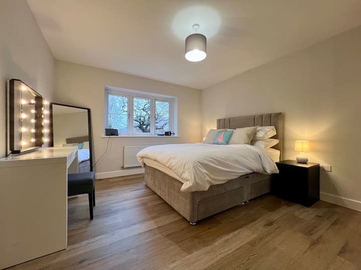 Bedroom 2 with King Size 5ft double bed with top quality 'Sussex' pocket sprung mattress.  John Lewis 400 thread count cotton linen, anti-allergy duvets and pillows. 