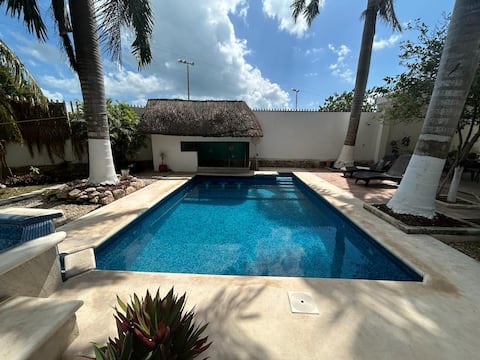 Casa Palmas near the beach with pool and jacuzzi