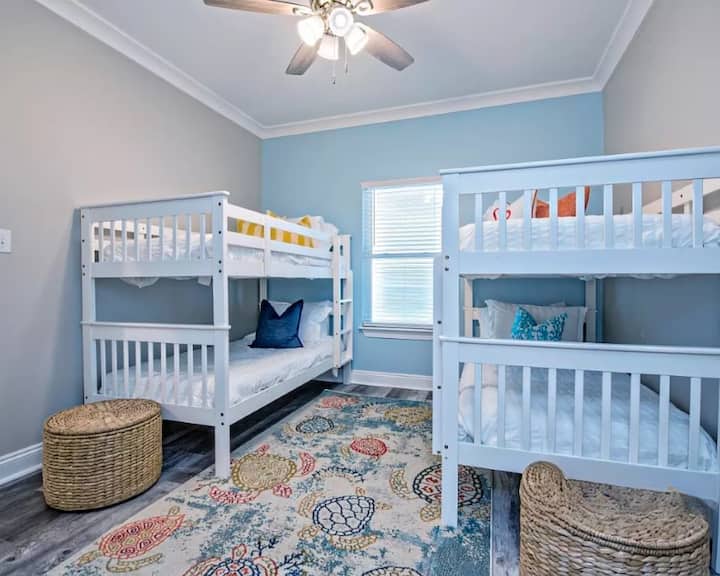 Bunk room for the kiddos!