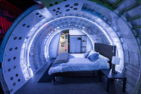 Infinite Skies Retreat • 727 Airplane Home