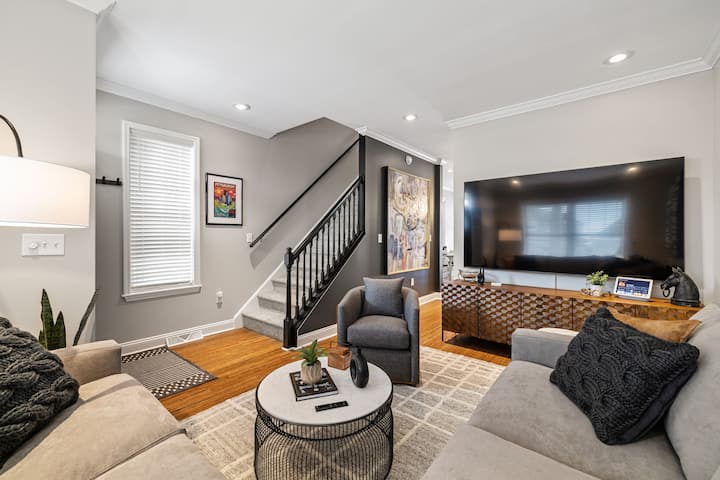 3-suite Home With Private Fenced Yard - Pittsburgh, PA