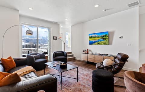 The Bluebird – in Mountain Green