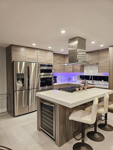 Luxurious home near Sawgrass Mall gallery image 3