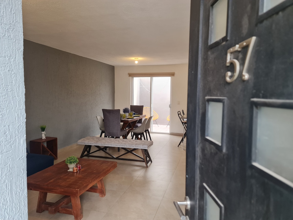 Top Airbnb: House in Condo with Pool Gym near ANTEA and WTC en San Pablo