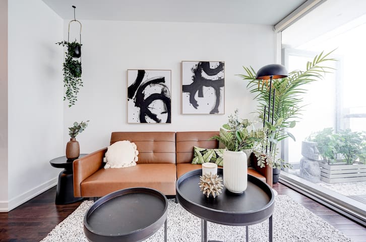 Elegant suite w/ parking & view