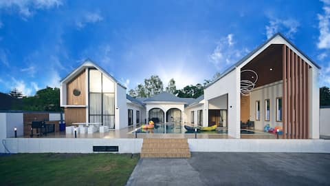 P32 New Giant House Poolvilla Pattaya 6beds