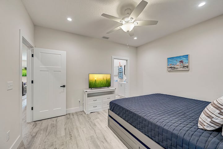 Master with king bed